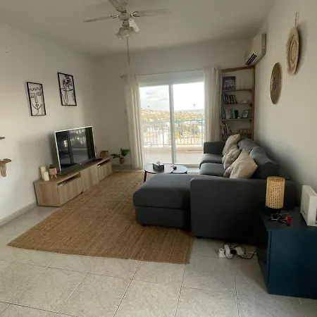 Modern Seaview 公寓